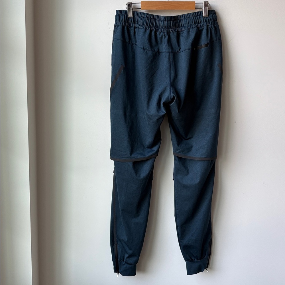 ON Running Pants Navy Pockets Zip Ankles Athletic Performance Size M Flaw* - Picture 3 of 14
